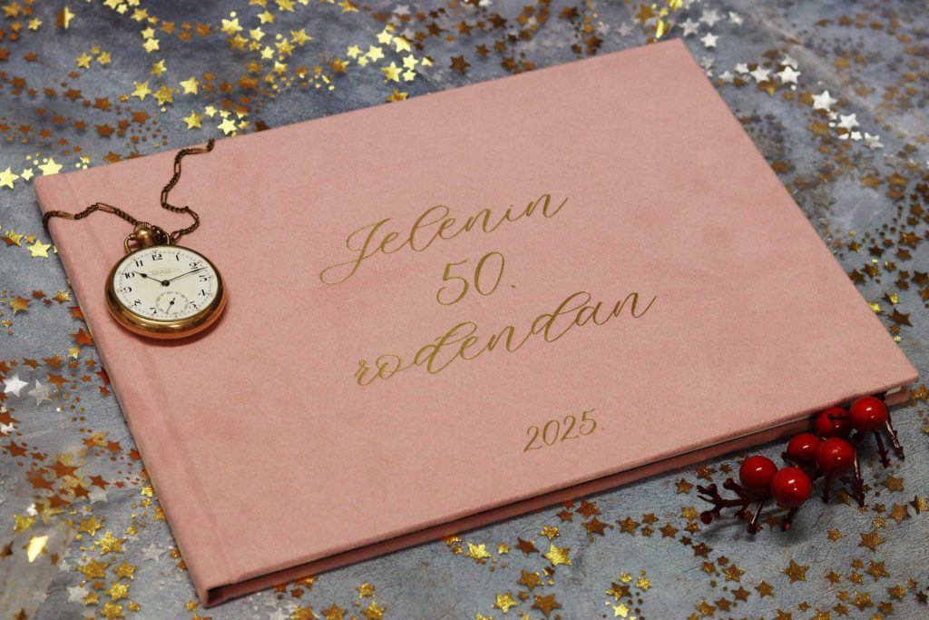 foto album, foto knjiga, baby book, baršunasti album, poklon za rođendan, rođendanski poklon